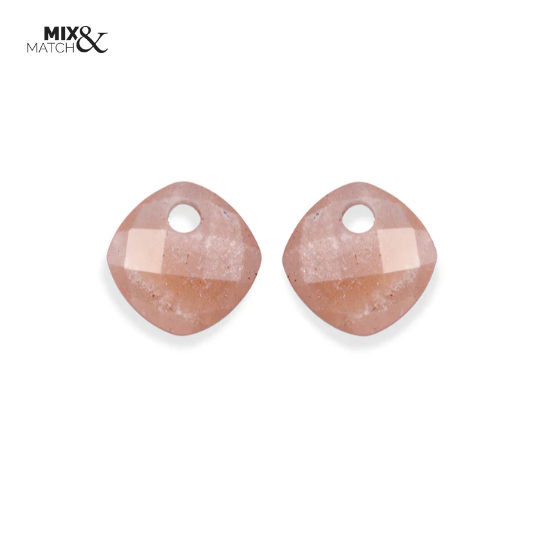 De Sunstone Cushion Cut is een perfecte nieuwe toevoeging aan jouw collectie! Een prachtige steen om aan jouw favoriete creolen te hangen. 